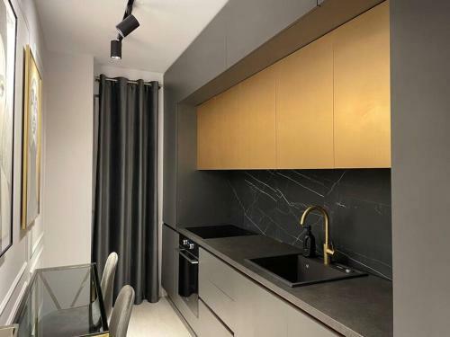 Selling Sunset Apartaments 2