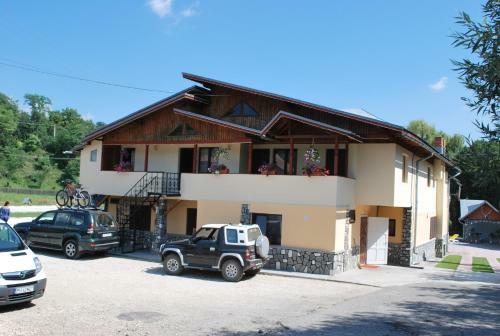 Hostal Pensiunea Lacurile Pastravilor