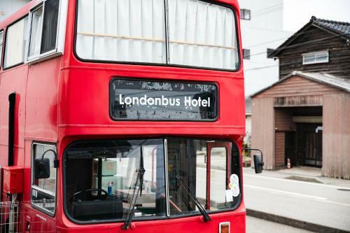 Londonbushotel & Wooddy
