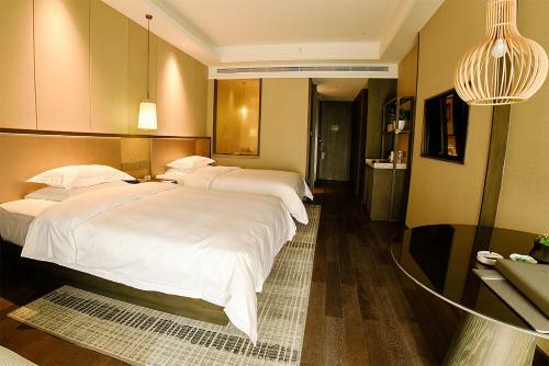 Lushang Zhichun Lake Hot Spring Hotel