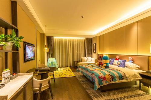 Lushang Zhichun Lake Hot Spring Hotel