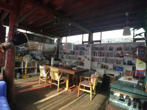 Hostal His & Her Story Guesthouse