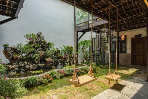 Hotel Floral Brook Boutique Inn