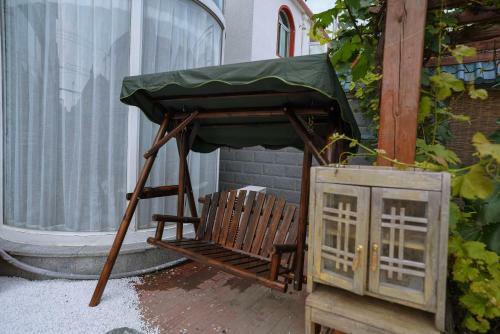 Tiezhu Party Holiday House