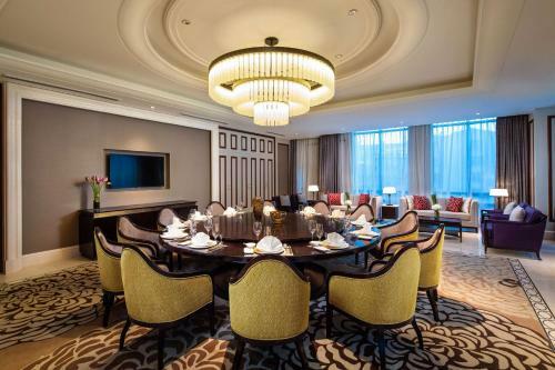 Hotel Ramada Plaza By Wyndham Wuhan Huangpi