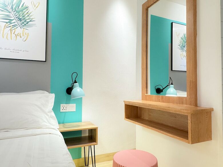 Apple 1 Hotel Gurney