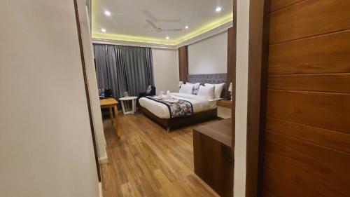 Hotel Sapling By Lujo Grand
