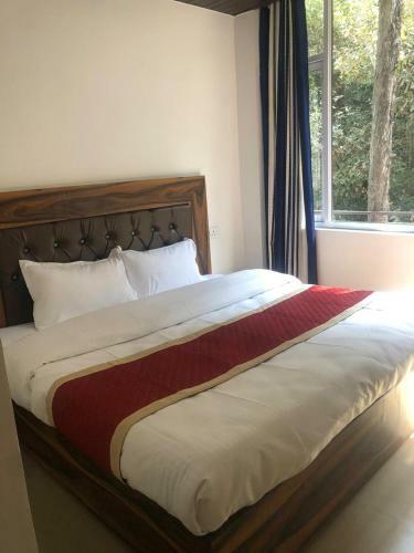 Hotel Pinewood Valley, Mussoorie