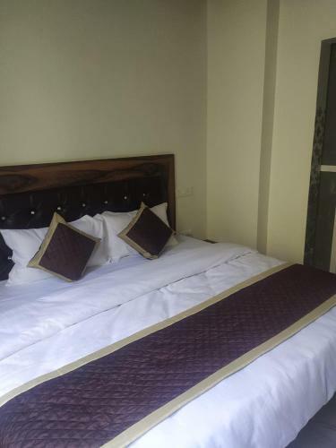 Hotel Pinewood Valley, Mussoorie
