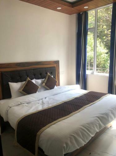 Hotel Pinewood Valley, Mussoorie