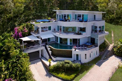 Villa Beyond-namaste 15 Bedroom Fully Staffed Seaview Villa