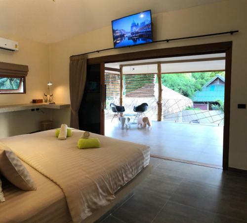 Baan Bai Mai, 2 Villas, 8 Bedrooms For 16 Guests
