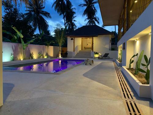 Baan Bai Mai, 2 Villas, 8 Bedrooms For 16 Guests