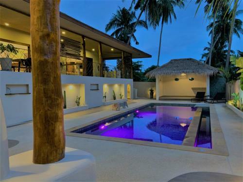 Baan Bai Mai, 2 Villas, 8 Bedrooms For 16 Guests