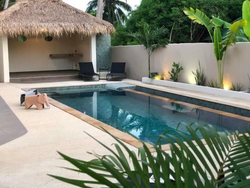 Baan Bai Mai, 2 Villas, 8 Bedrooms For 16 Guests