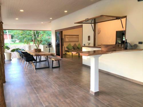 Baan Bai Mai, 2 Villas, 8 Bedrooms For 16 Guests