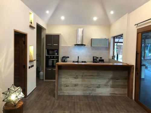 Baan Bai Mai, 2 Villas, 8 Bedrooms For 16 Guests