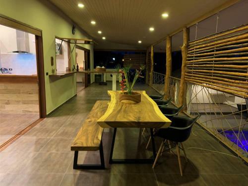 Baan Bai Mai, 2 Villas, 8 Bedrooms For 16 Guests