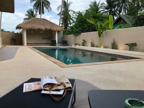 Baan Bai Mai, 2 Villas, 8 Bedrooms For 16 Guests