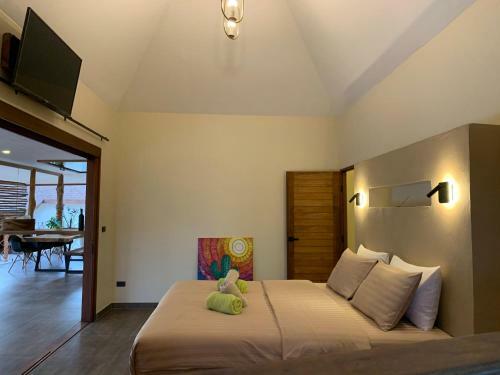 Baan Bai Mai, 2 Villas, 8 Bedrooms For 16 Guests