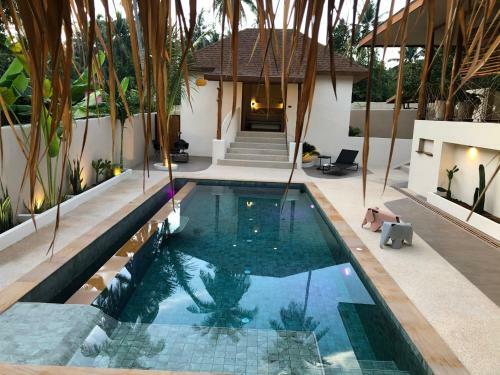 Baan Bai Mai, 2 Villas, 8 Bedrooms For 16 Guests