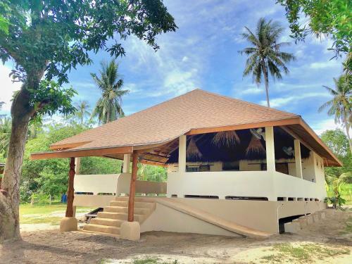 Baan Bai Mai, 2 Villas, 8 Bedrooms For 16 Guests