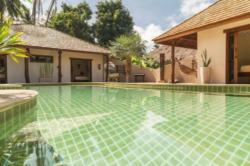 Baan Bai Mai, 2 Villas, 8 Bedrooms For 16 Guests