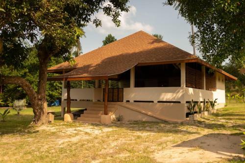 Baan Bai Mai, 2 Villas, 8 Bedrooms For 16 Guests