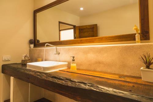 Baan Bai Mai, 2 Villas, 8 Bedrooms For 16 Guests