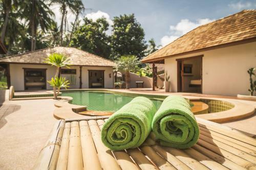 Baan Bai Mai, 2 Villas, 8 Bedrooms For 16 Guests