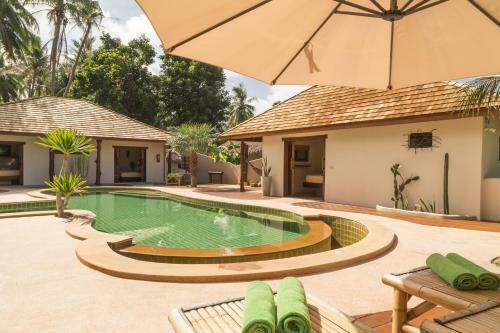 Baan Bai Mai, 2 Villas, 8 Bedrooms For 16 Guests