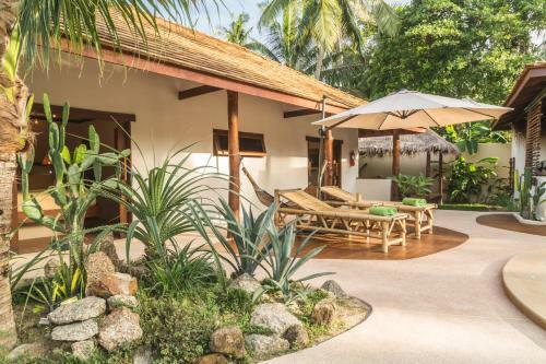 Baan Bai Mai, 2 Villas, 8 Bedrooms For 16 Guests