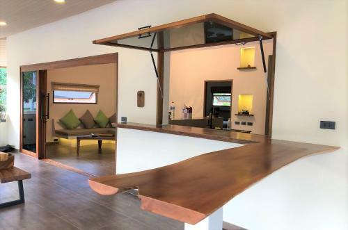 Baan Bai Mai, 2 Villas, 8 Bedrooms For 16 Guests