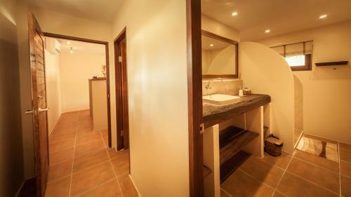 Baan Bai Mai, 2 Villas, 8 Bedrooms For 16 Guests