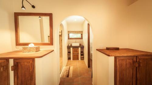Baan Bai Mai, 2 Villas, 8 Bedrooms For 16 Guests