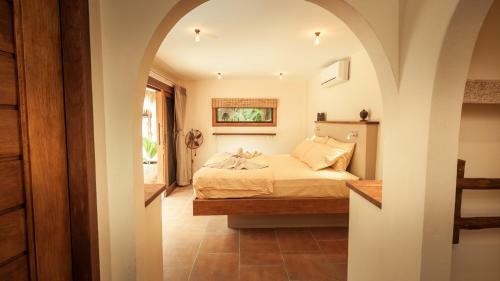 Baan Bai Mai, 2 Villas, 8 Bedrooms For 16 Guests