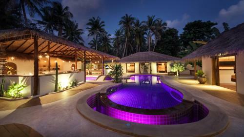 Baan Bai Mai, 2 Villas, 8 Bedrooms For 16 Guests