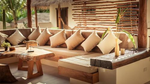 Baan Bai Mai, 2 Villas, 8 Bedrooms For 16 Guests