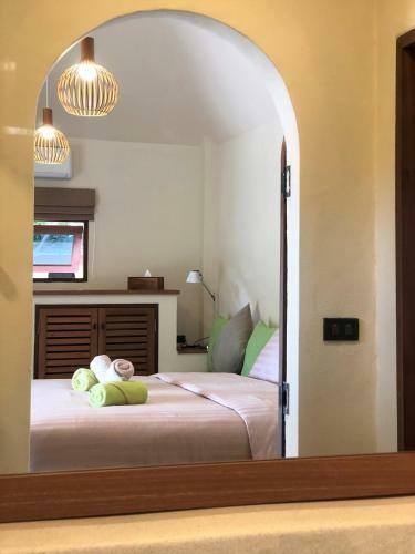 Baan Bai Mai, 2 Villas, 8 Bedrooms For 16 Guests