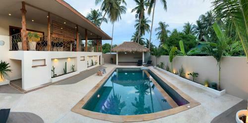 Baan Bai Mai, 2 Villas, 8 Bedrooms For 16 Guests