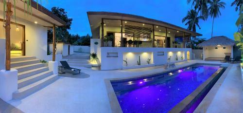 Baan Bai Mai, 2 Villas, 8 Bedrooms For 16 Guests