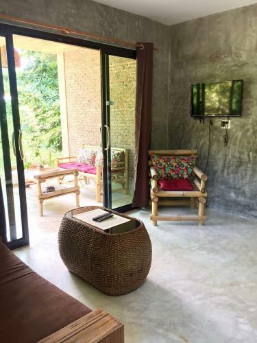 Dg House