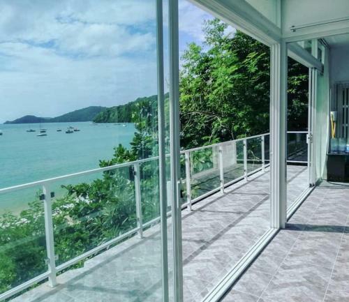 Phuket Beachside