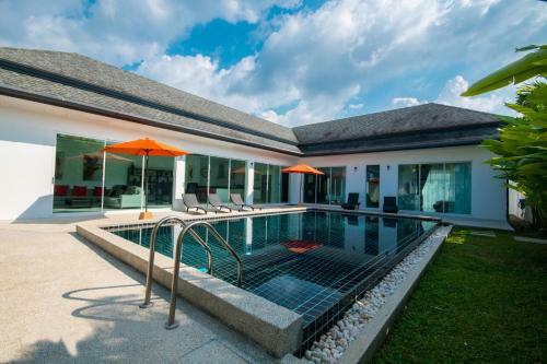 Contemporary 3 Bedrooms Stylish Pool Villa