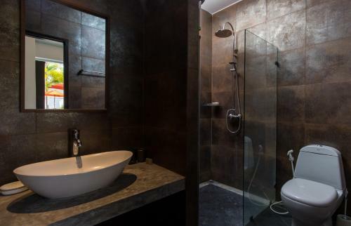 Contemporary 3 Bedrooms Stylish Pool Villa