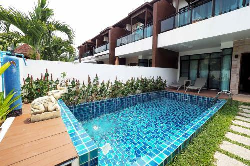Kamala West Villas By Lofty