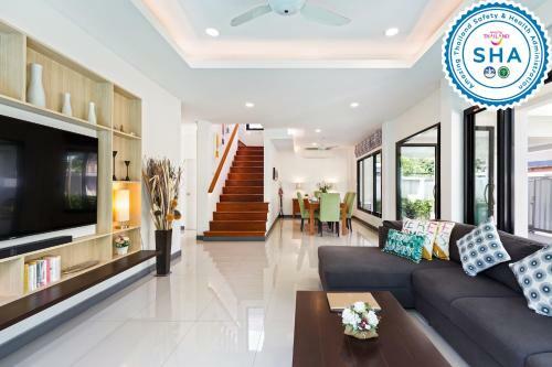 Villa White Pool