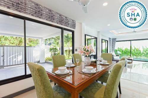 Villa White Pool