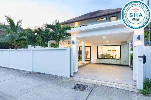 Villa White Pool