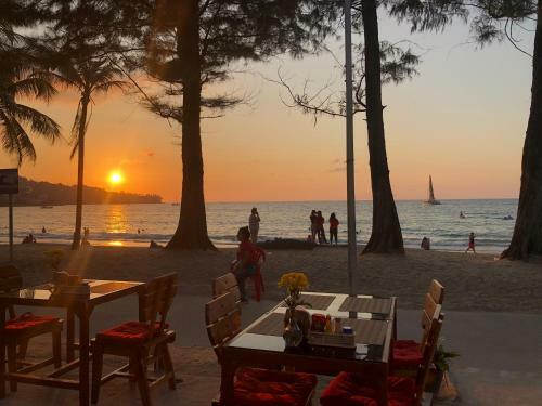 Hotel Deng's Kamala Beach Guesthouse